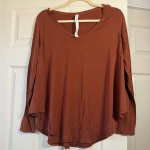 Lululemon flowy Women's rust colored long sleeve, size 4